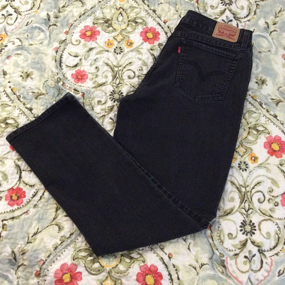 Levi’s 💕 414 Relaxed Straight Black Jeans